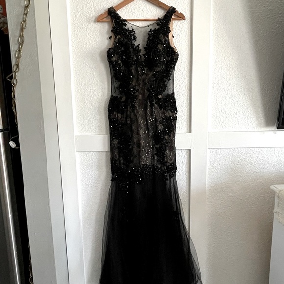 Dave & Johnny Size 5/6 Lace Tulle Formal Long Gown